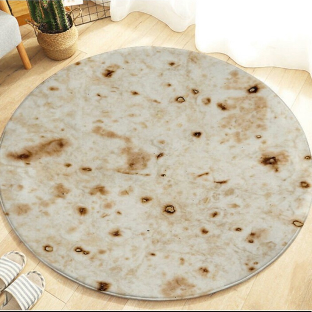 Tortilla accent rug 🏷 New in Package. So cute!